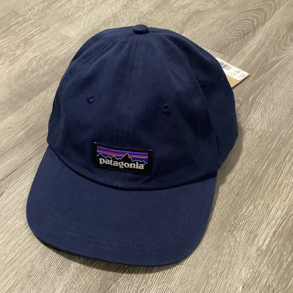 Patagonia navy P-6 label trad cap NWT